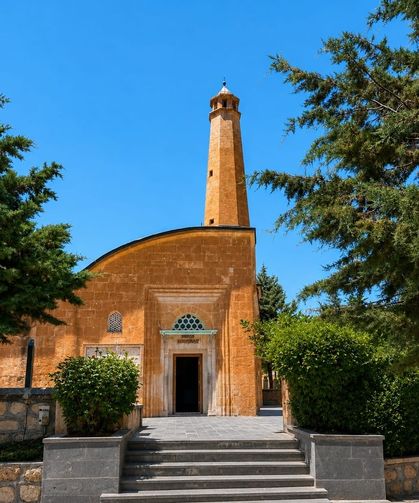 Tillo’nun Tarihi Türbesi Ziyarete Kapatılıyor