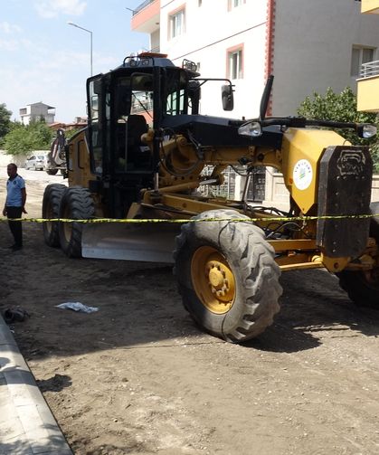 İş makinesinin altında kalan işçi hayatını kaybetti