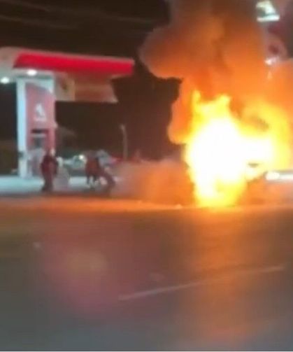 Yanan otomobilde yaralanan 2 çocuk Van’a sevk edildi