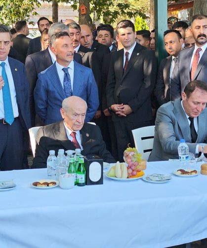 MHP Lideri Bahçeli, Ahlat'ta partililer ve vatandaşlarla buluştu