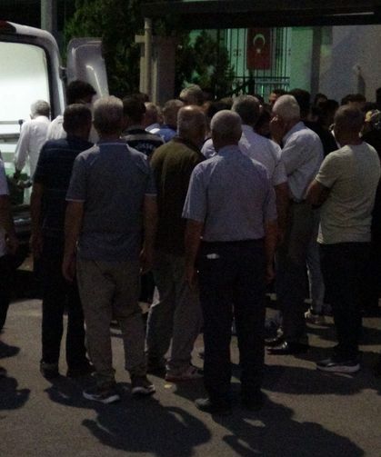 İş adamı evinde ölü bulundu
