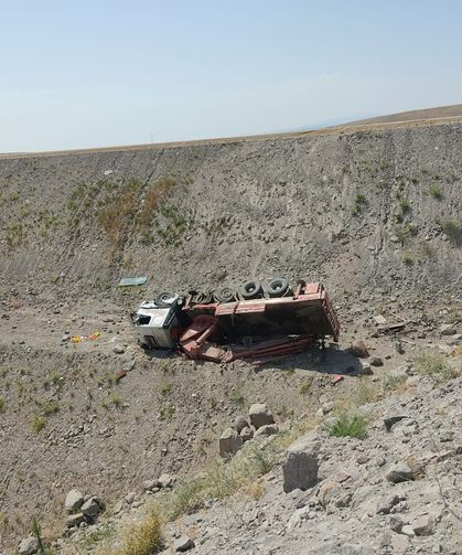 Tunceli'de vinç uçuruma yuvarlandı: 1 yaralı