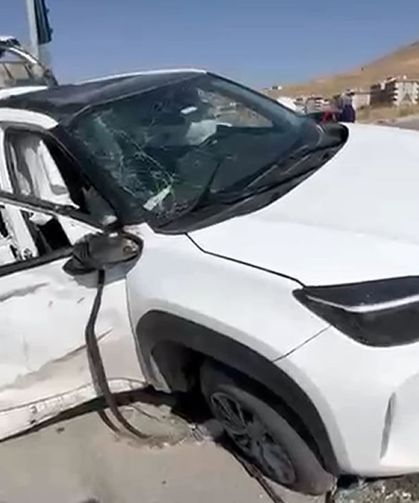 Tırla otomobil çarpıştı, 4 yaralı