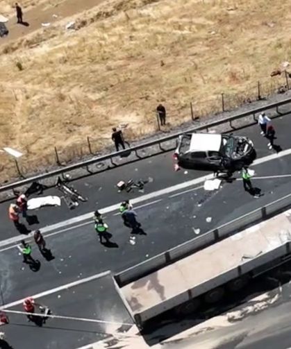 2 kişinin öldüğü zincirleme kaza dron ile görüntülendi