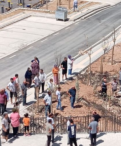 Kontrolden çıkan hafriyat kamyonu eve girdi 1 yaralı