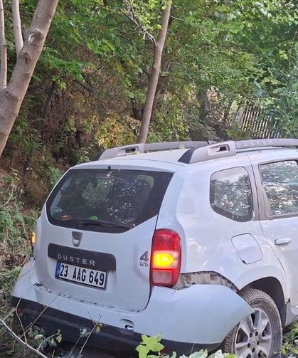 Otomobil bahçeye uçtu, 2 yaralı