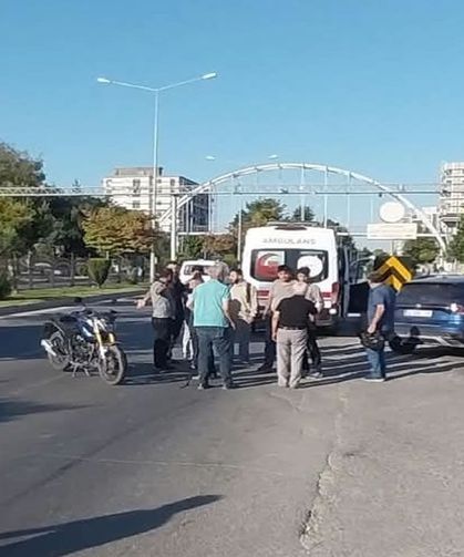Otomobil ile motosiklet çarpıştı 1 yaralı