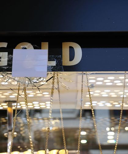 Kuyumcu dükkanına silahlı saldırı