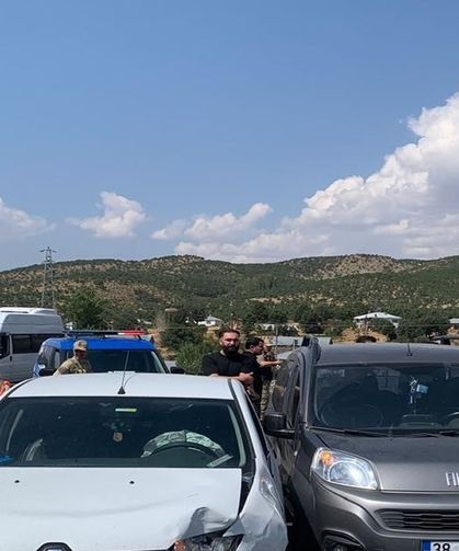 İki araç çarpıştı 2 kişi yaralandı