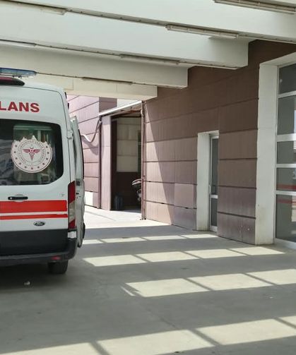 Parkta dengesini kaybeden kişi demire çarparak yaralandı