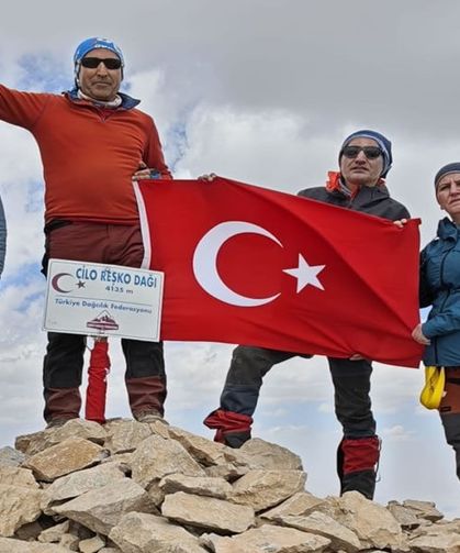Hakkâri'ye uzanan zirve macerası 7 dağcı Reşko'yu aştı