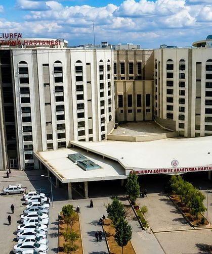10 saatlik skolyoz ameliyatı başarıyla gerçekleştirildi