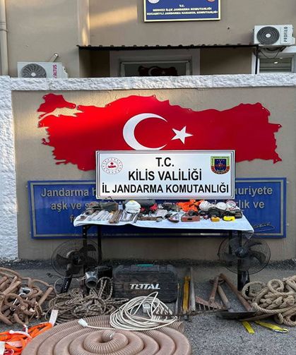 Kaçak kazıya suçüstü, 4 şüpheli yakalandı