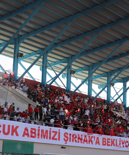 Şırnak'ta Tribünlerden Selçuk Bayraktar’a Anlamlı Çağrı