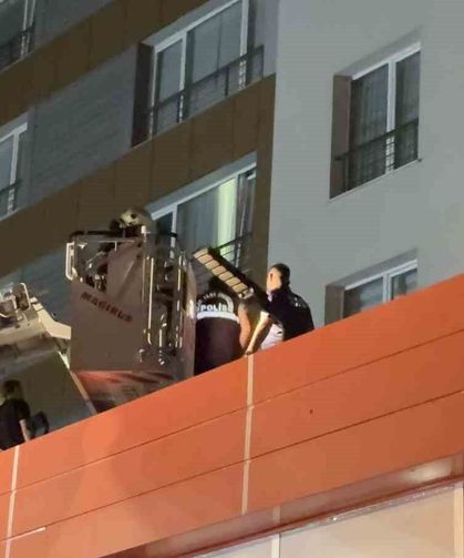 Balkondan düşen ev sahibi hayatını kaybetti