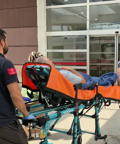 Yol verme meselesi bıçaklı kavgaya dönüştü