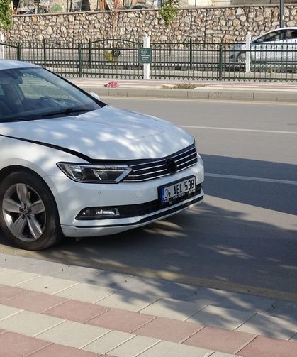 Otomobilin çarptığı yaşlı adam ağır yaralandı