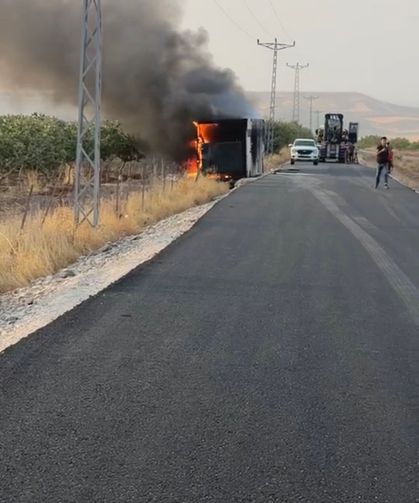 TPAO’ya ait jeneratörü taşıyan tır yan yattı, yangın çıktı