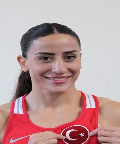 Milli sporcumuz Gizem Özer Bulgaristan’da