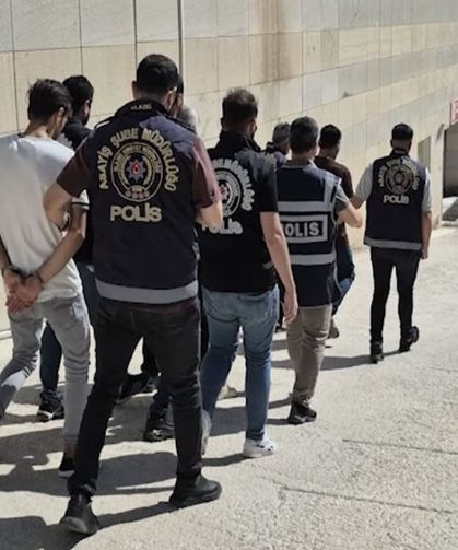 Araç üzerinden havai fişek atan konvoya 900 bin lira ceza