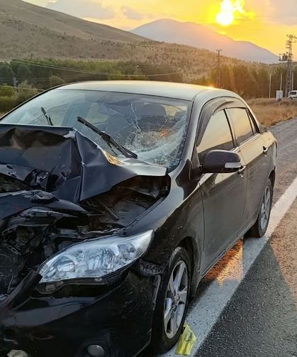 Otomobille çarpışan motosiklet sürücüsü hayatını kaybetti