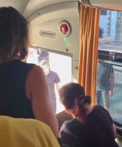 Sağlık personelinin servisine saldırı!
