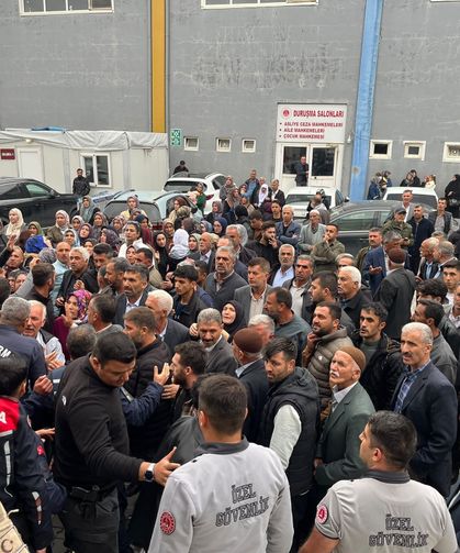 Kadın cinayeti davasında adliye önünde gerginlik
