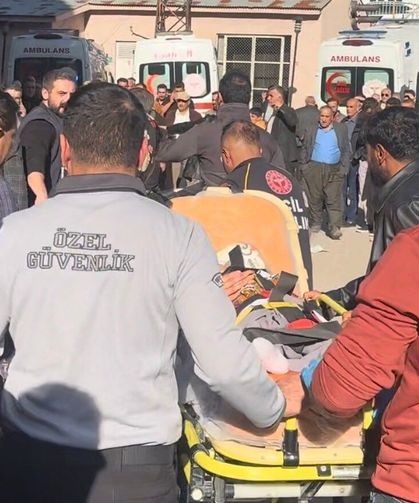 Hakkari'de iki araç kafa kafaya çarpıştı 1 ölü, 7 yaralı
