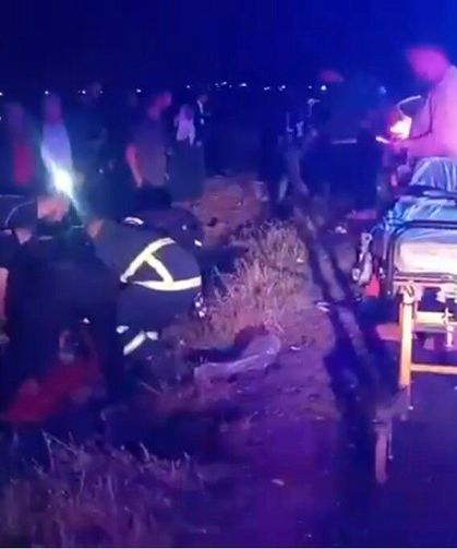 Otomobil motosikletle çarpıştı, 1'i ağır 2 yaralı