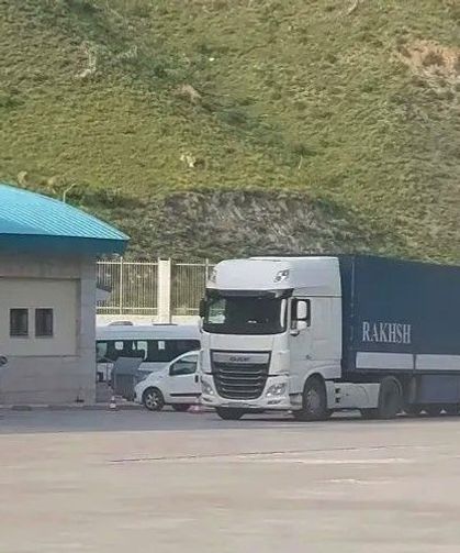 Başkan  müjdeyi verdi; Sınırda karşılıklı tır geçişlerine açıldı