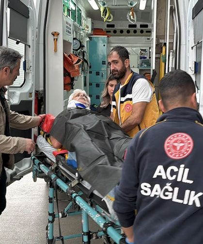 Motosiklet devrildi 1 kişi yaralandı