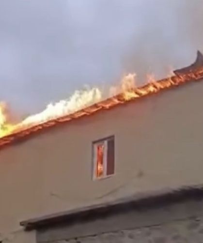 Alevlerin arasından Türk bayrağını böyle kurtardı