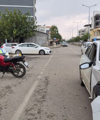 Otomobil ile motosiklet çarpıştı 1 yaralı