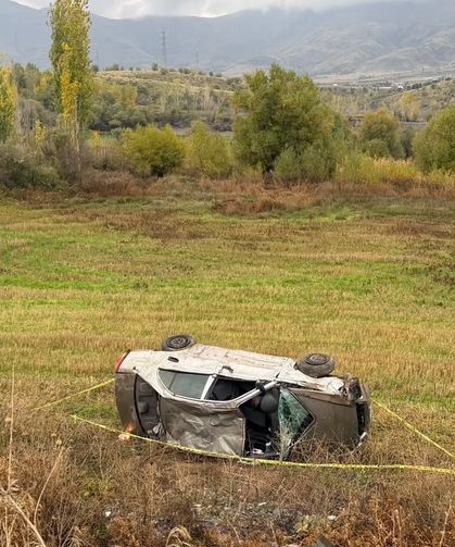 Otomobil şarampole devrildi 2 yaralı