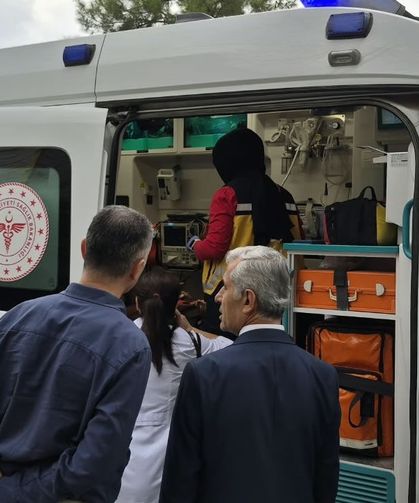 Okul önünde motosikletin çarptığı öğrenci yaralandı