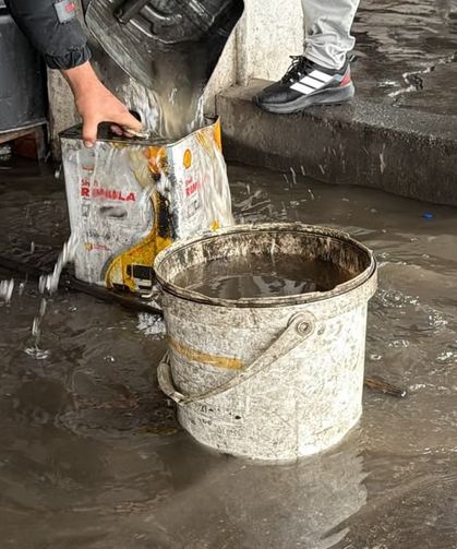 İş yerleri sular altında kaldı