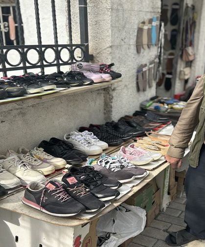55 yıldır tamir ettiği ayakkabıları ihtiyaç sahiplerine ücretsiz veriyor