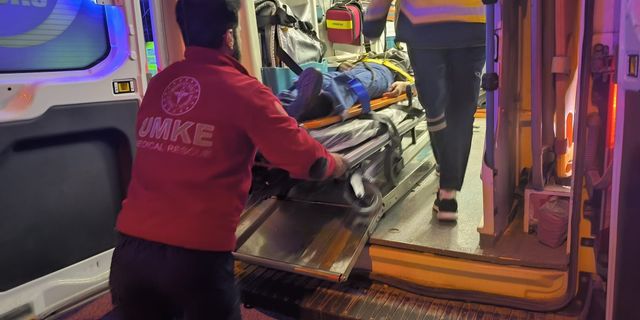 Yolda Yürüyen 3 Yayaya Otomobil Çarptı