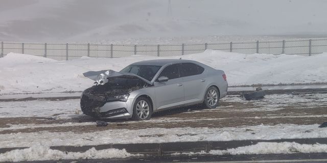 Kaymakamın bulunduğu araç Hakkari yolunda kaza yaptı