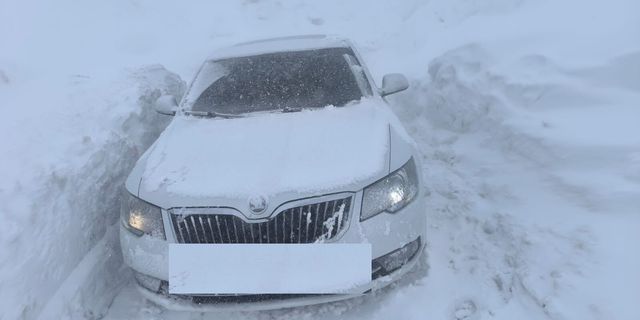 10 kişilik aile 3 bin rakımlı zirvede mahsur kaldılar