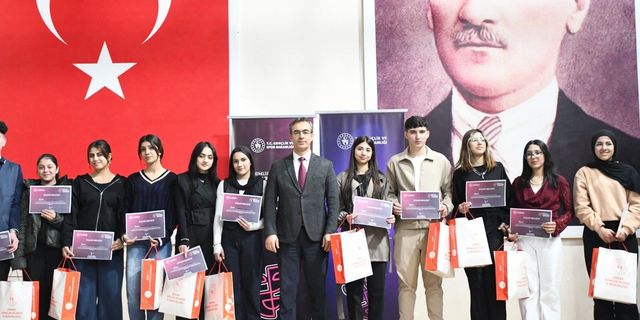 Şırnak’ta Tiyatroda Final CoşkusuGençler Sahneye Damga Vurdu