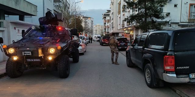 Aile Faciası, 17 Yaşındaki Genç, Anne ve Ağabeyini Vurdu