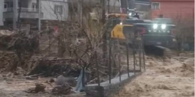 Taşdelen köyü sel ve heyelanla mücadele ediyor