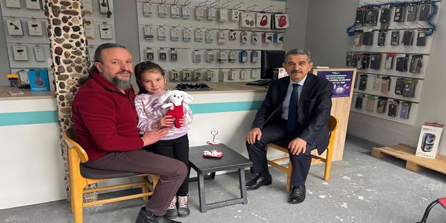 Vali Ekici hem makamda hem sahada vatandaşla buluştu