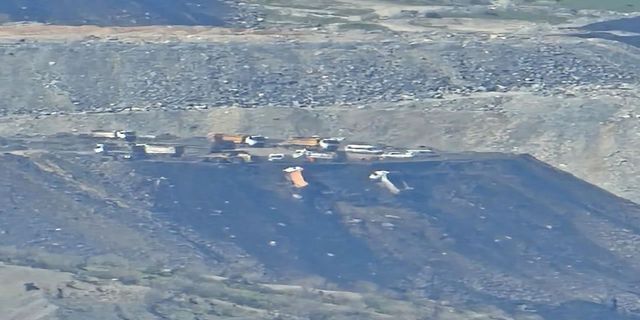 Şırnak’ta toprak kayması, 2 araç şarampole yuvarlandı