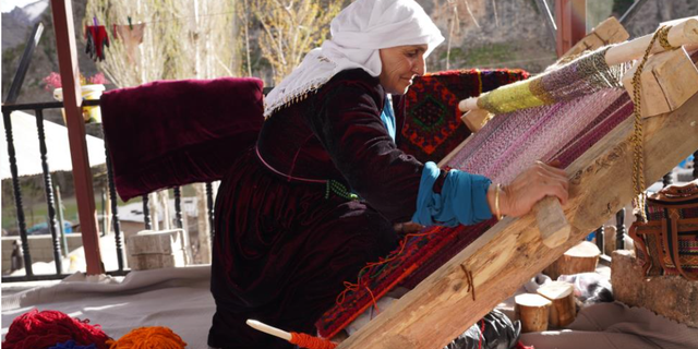 Şırnak’ta Kadın Emeği Seccadeler Büyük İlgi Görüyor