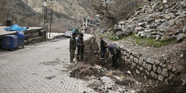 Uludere'ye Yağış Vurdu, Belediye Harekete Geçti