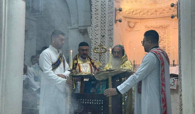 Midyat’ta Süryaniler Yaldo Bayramı’nı Coşkuyla Kutladı