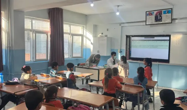 Cizre’de Öğrencilere Ağız ve Diş Sağlığı Eğitimi Veriliyor