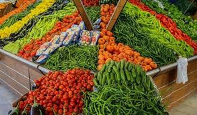 Marketlerin Pazar Günü Kapanması Tartışması Sürüyor